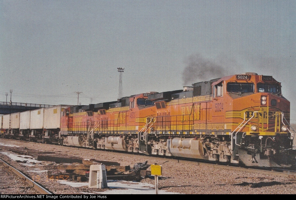 BNSF 5024 East